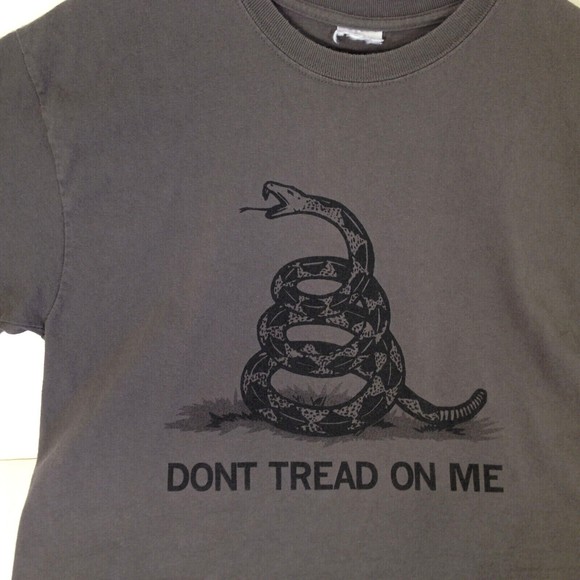 Men's GADSDEN and CULPEPER  Don't Tread on Me T-Shirt Size M Graphic Front & Arm - Picture 1 of 10